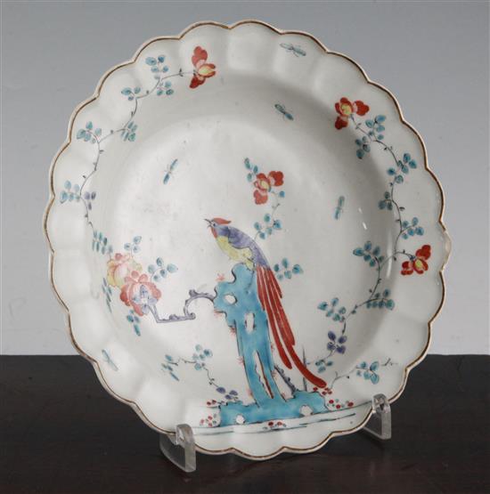 A Worcester Joshua Reynolds pattern scalloped dessert plate, c.1770, 19cm, shallow chip to edge